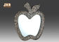 애플은 조개에 의하여 짜맞춰진 가정 장식 품목을 가진 섬유유리 벽 거울을 형성했습니다